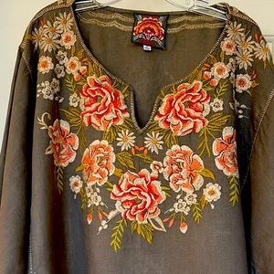 Johnny Was linen tunic in a size 3X, length 32”.